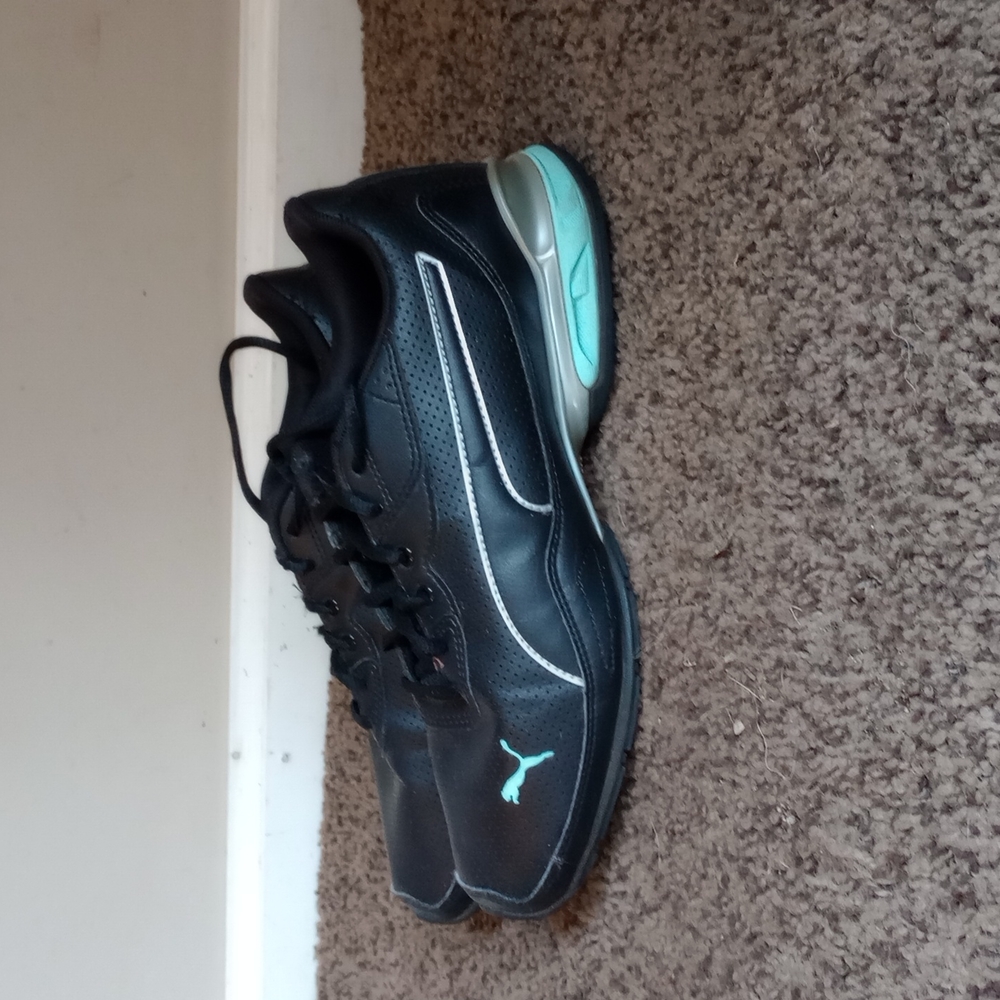 Women's size 8 Puma's
